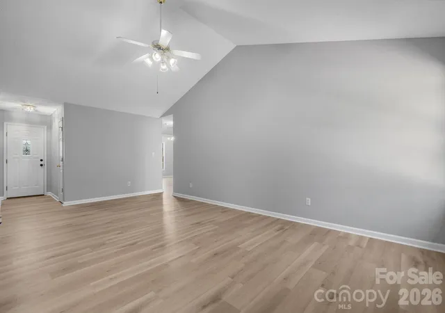 Photo 4 of Single family home for sale at 1420 Farmington Hills Dr, Conover, NC 28613 | MLS# 4426620 | Listing updated on 2026-10-06