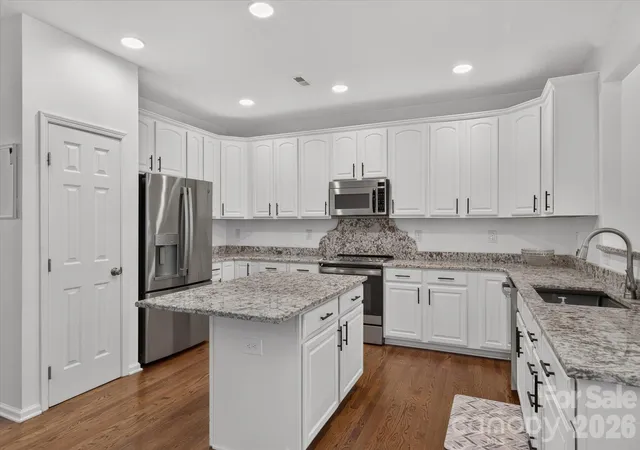 Photo 4 of Townhouse for sale at 10304 Berkeley Pond Dr, Charlotte, NC 28277 | MLS# 4426622 | Listing updated on 2026-10-04