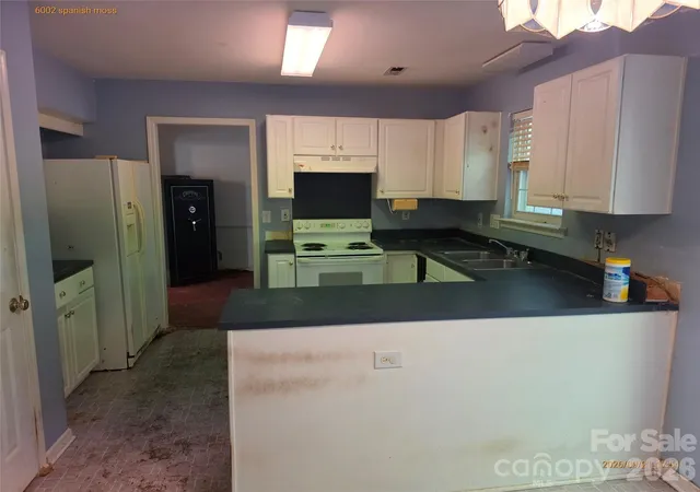 Photo 4 of Single family home for sale at 6002 Spanish Moss Ln, Charlotte, NC 28262 | MLS# 4426623 | Listing updated on 2026-09-22