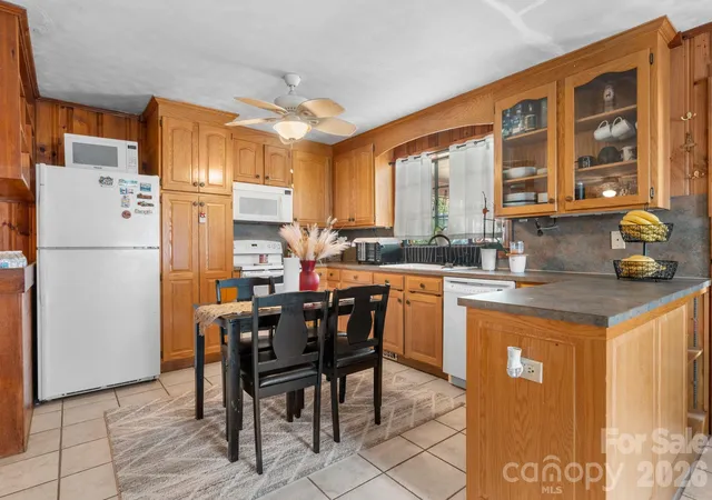 Photo 2 of Single family home for sale at 1723 31st Street Ne, Hickory, NC 28601 | MLS# 4426624 | Listing updated on 2026-09-26