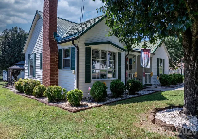 Photo 2 of Single family home for sale at 2008 Walt Arney Rd, Lenoir, NC 28645 | MLS# 4426626 | Listing updated on 2026-09-27