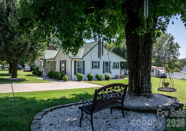 Photo 3 of Single family home for sale at 2008 Walt Arney Rd, Lenoir, NC 28645 | MLS# 4426626 | Listing updated on 2026-09-27