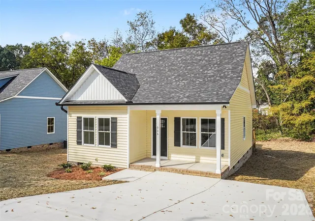 Photo 3 of Single family home for sale at 906 W 8th Street, Kannapolis, NC 28081 | MLS# 4426632 | Listing updated on 2026-10-26
