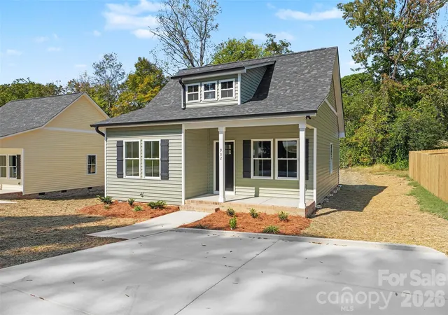 Photo 3 of Single family home for sale at 902 W 8th Street, Kannapolis, NC 28081 | MLS# 4426633 | Listing updated on 2026-10-26