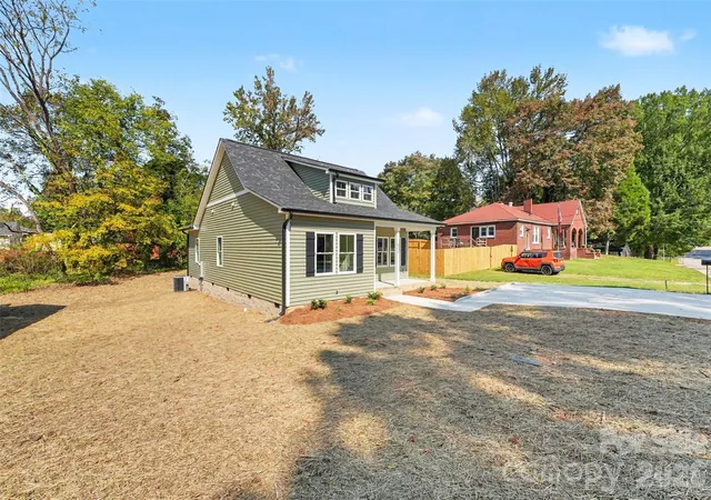 Photo 4 of Single family home for sale at 902 W 8th Street, Kannapolis, NC 28081 | MLS# 4426633 | Listing updated on 2026-10-26
