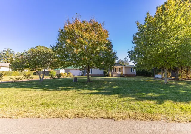 Photo 3 of Single family home for sale at 2330 Old Home Pl Dr, Newton, NC 28658 | MLS# 4426636 | Listing updated on 2026-10-28
