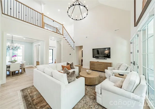 Photo 3 of Mansion for sale at 3319 Gresham Pl, Charlotte, NC 28211 | MLS# 4426649 | Listing updated on 2026-10-24