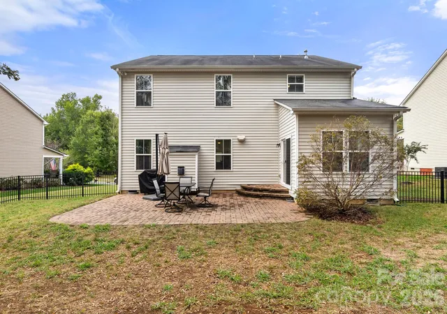 Photo 3 of Single family home for sale at 338 Lorraine Rd, Fort Mill, SC 29708 | MLS# 4426652 | Listing updated on 2026-10-20