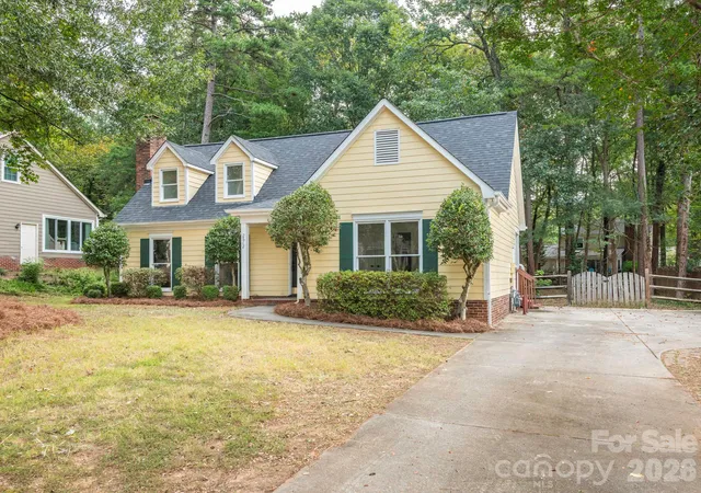 Photo 2 of Single family home for sale at 2612 Heathershire Ln, Matthews, NC 28105 | MLS# 4426654 | Listing updated on 2026-09-23