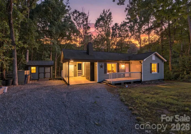 Photo 2 of Single family home for sale at 2909 Matoka Trl, Matthews, NC 28104 | MLS# 4426657 | Listing updated on 2026-10-04