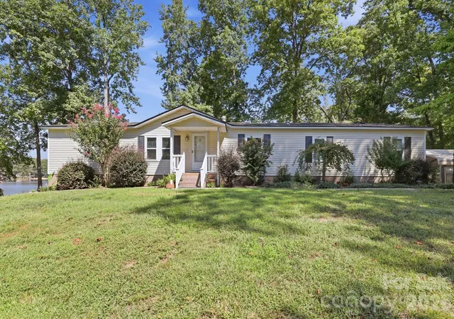 Photo 3 of Single family home for sale at 380 Lake Landing Dr, Salisbury, NC 28146 | MLS# 4426661 | Listing updated on 2026-09-28