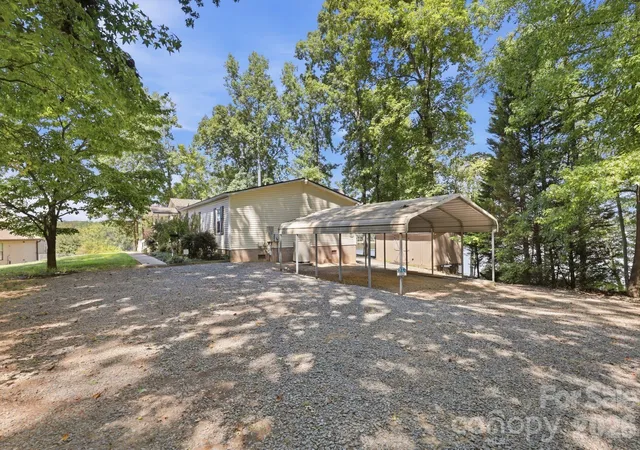 Photo 4 of Single family home for sale at 380 Lake Landing Dr, Salisbury, NC 28146 | MLS# 4426661 | Listing updated on 2026-09-28
