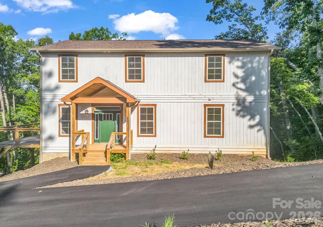 Photo 2 of Single family home for sale at 36 Pierpoint Dr, Lake Lure, NC 28746 | MLS# 4426662 | Listing updated on 2026-10-02