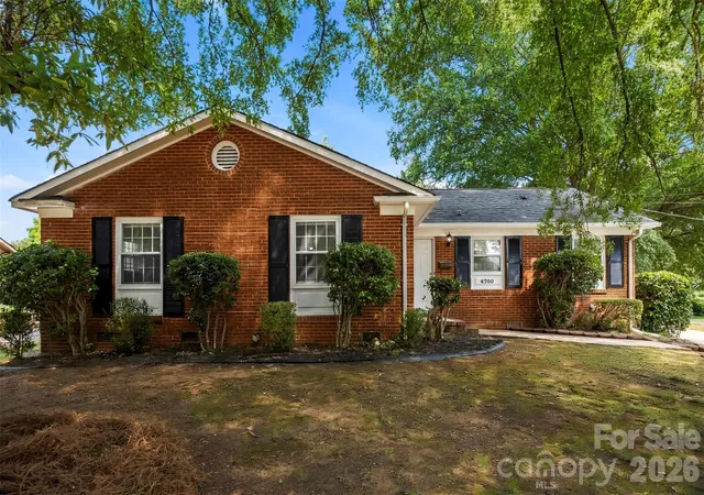 Photo 1 of Sale Pending at 4700 Woodway Pl, Charlotte, NC 28208 | MLS# 4426668 | Listing updated on 2026-10-01