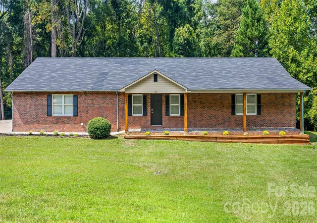 Photo 1 of Single family home for sale at 281 Schoolside Dr, Rock Hill, SC 29730 | MLS# 4426672 | Listing updated on 2026-10-07