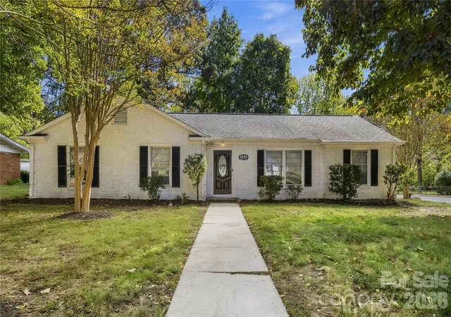 Photo 1 of Single family home for sale at 6500 Woodfield Dr, Charlotte, NC 28215 | MLS# 4426679 | Listing updated on 2026-10-23