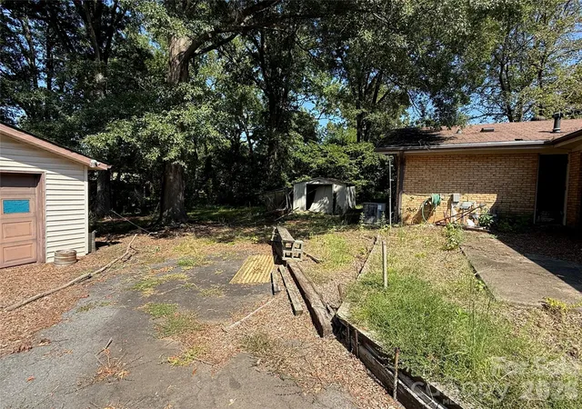Photo 4 of Single family home for sale at 6737 Cardigan Ave, Charlotte, NC 28215 | MLS# 4426684 | Listing updated on 2026-09-23