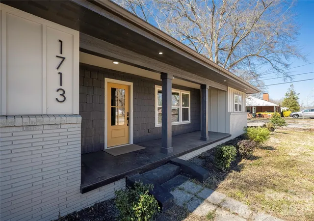 Photo 2 of Single family home for sale at 1713 Davis Park Rd, Gastonia, NC 28052 | MLS# 4426686 | Listing updated on 2026-09-22