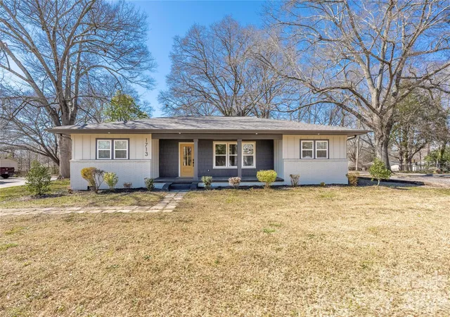Photo 3 of Single family home for sale at 1713 Davis Park Rd, Gastonia, NC 28052 | MLS# 4426686 | Listing updated on 2026-09-22