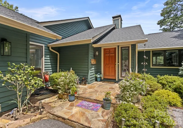 Photo 4 of Single family home for sale at 257 Dalhousie Ct, Flat Rock, NC 28731 | MLS# 4426687 | Listing updated on 2026-09-24
