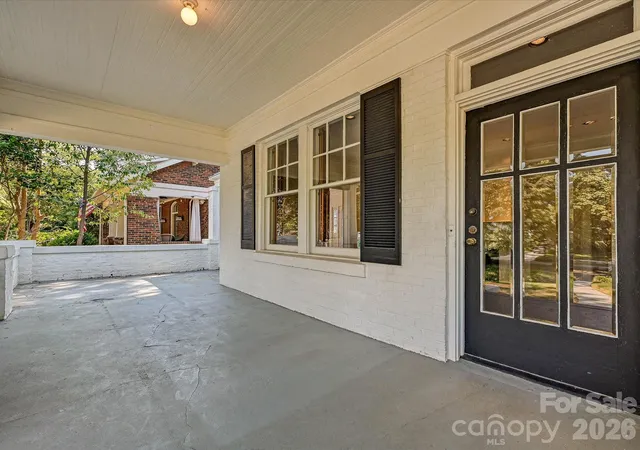 Photo 3 of Sale Pending at 501 Hermitage Ct, Charlotte, NC 28207 | MLS# 4426702 | Listing updated on 2026-09-25
