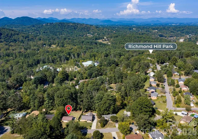 Photo 3 of Single family home for sale at 220 Richmond Hl Dr, Asheville, NC 28806 | MLS# 4426706 | Listing updated on 2026-09-28