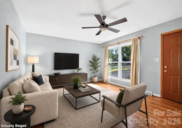 Photo 3 of Single family home for sale at 220 Richmond Hl Dr, Asheville, NC 28806 | MLS# 4426706 | Listing updated on 2026-09-28