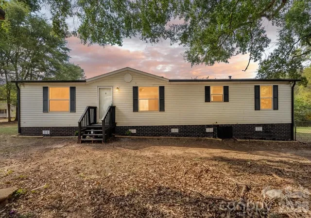 Photo 1 of Single family home for sale at 109 Puett Dr, Dallas, NC 28034 | MLS# 4426708 | Listing updated on 2026-09-22