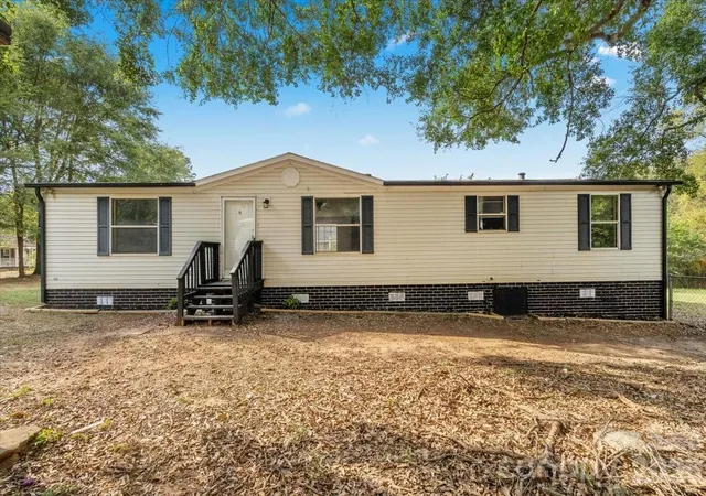 Photo 2 of Single family home for sale at 109 Puett Dr, Dallas, NC 28034 | MLS# 4426708 | Listing updated on 2026-09-22