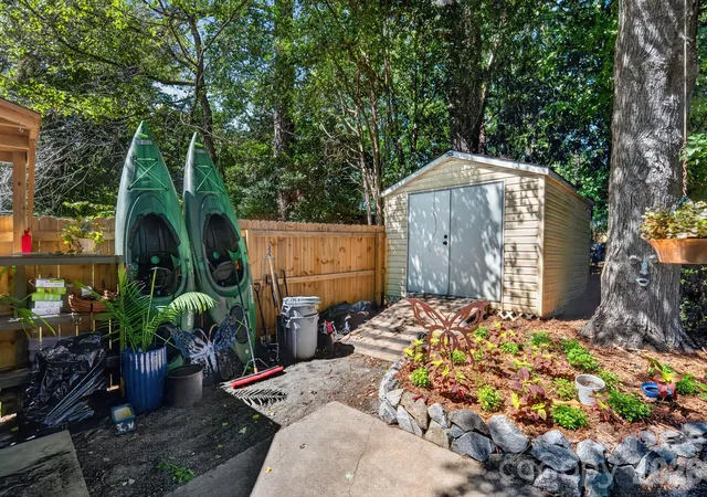 Photo 3 of Single family home for sale at 1309 Worcaster Pl, Charlotte, NC 28211 | MLS# 4426713 | Listing updated on 2026-09-30