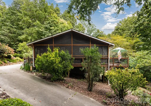 Photo 3 of Single family home for sale at 101 Guffey Mountain Rd, Fairview, NC 28730 | MLS# 4426718 | Listing updated on 2026-10-05
