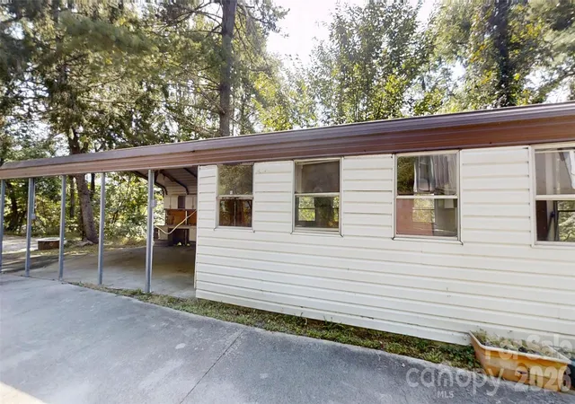 Photo 3 of Single family home for sale at 175 River Ln, Canton, NC 28716 | MLS# 4426723 | Listing updated on 2026-09-22