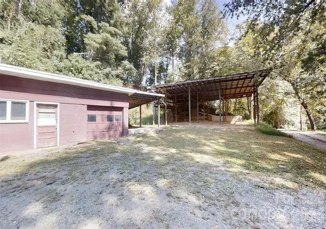 Photo 4 of Single family home for sale at 175 River Ln, Canton, NC 28716 | MLS# 4426723 | Listing updated on 2026-09-22