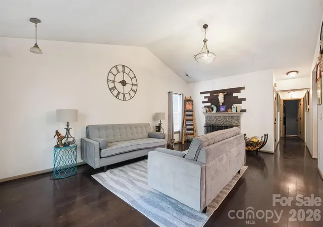 Photo 3 of Single family home for sale at 6833 Shiloh Ridge Ln, Charlotte, NC 28212 | MLS# 4426725 | Listing updated on 2026-09-23