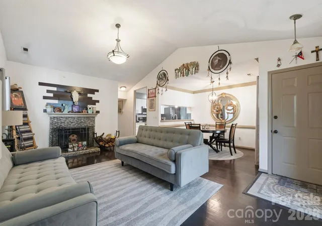 Photo 3 of Single family home for sale at 6833 Shiloh Ridge Ln, Charlotte, NC 28212 | MLS# 4426725 | Listing updated on 2026-09-23