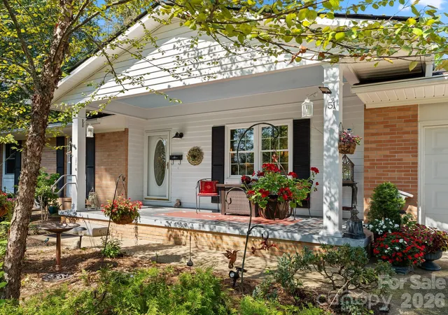 Photo 2 of Single family home for sale at 51 Parkview Dr, Brevard, NC 28712 | MLS# 4426736 | Listing updated on 2026-10-03