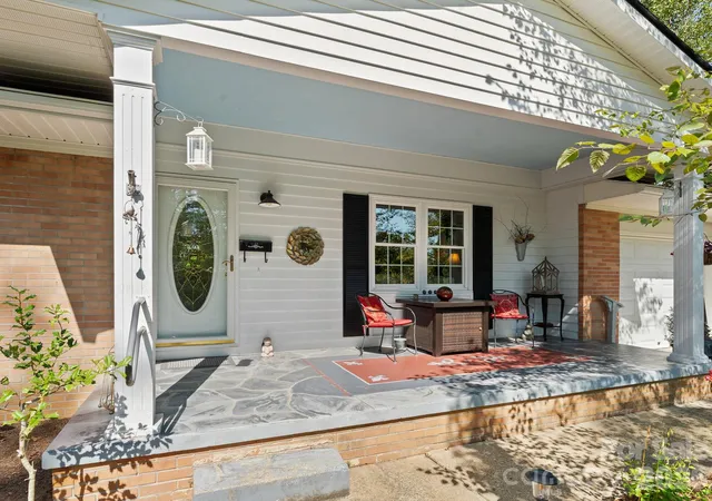 Photo 3 of Single family home for sale at 51 Parkview Dr, Brevard, NC 28712 | MLS# 4426736 | Listing updated on 2026-10-03