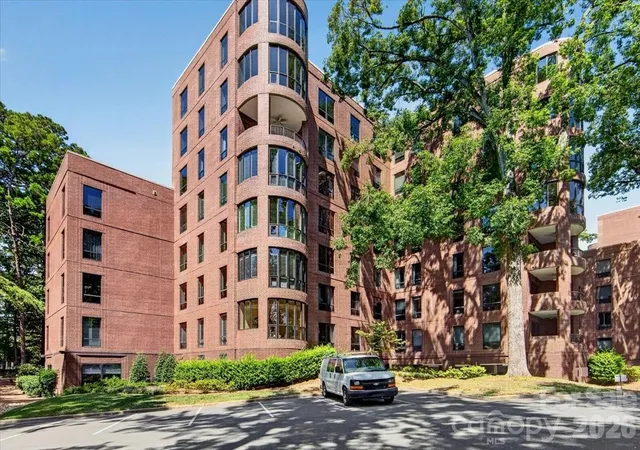 Condo for sale at 906 Cherokee Rd, Charlotte, NC 28207 | MLS# 4426754