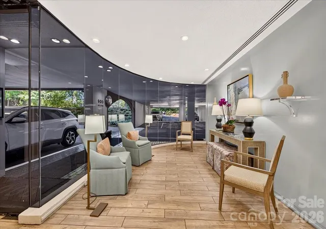 Photo 1 of Condo for sale at 906 Cherokee Rd, Charlotte, NC 28207 | MLS# 4426754 | Listing updated on 2026-09-23