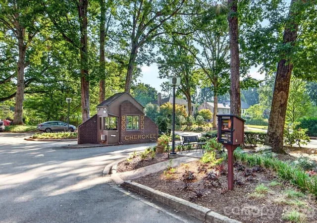 Photo 34 of Condo for sale at 906 Cherokee Rd, Charlotte, NC 28207 | MLS# 4426754 | Listing updated on 2026-09-23