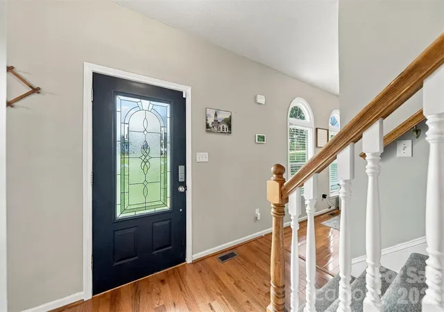 Photo 3 of Single family home for sale at 6057 Gold Crk Est Dr, Hickory, NC 28601 | MLS# 4426756 | Listing updated on 2026-10-06