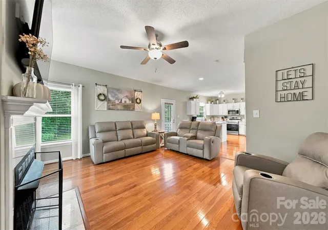 Photo 3 of Single family home for sale at 6057 Gold Crk Est Dr, Hickory, NC 28601 | MLS# 4426756 | Listing updated on 2026-10-06
