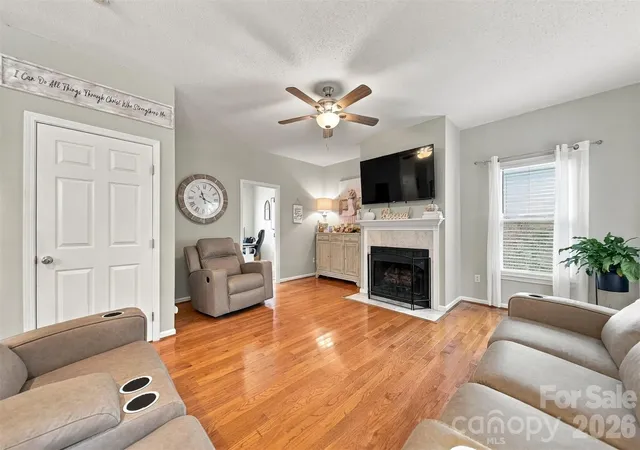 Photo 4 of Single family home for sale at 6057 Gold Crk Est Dr, Hickory, NC 28601 | MLS# 4426756 | Listing updated on 2026-10-06
