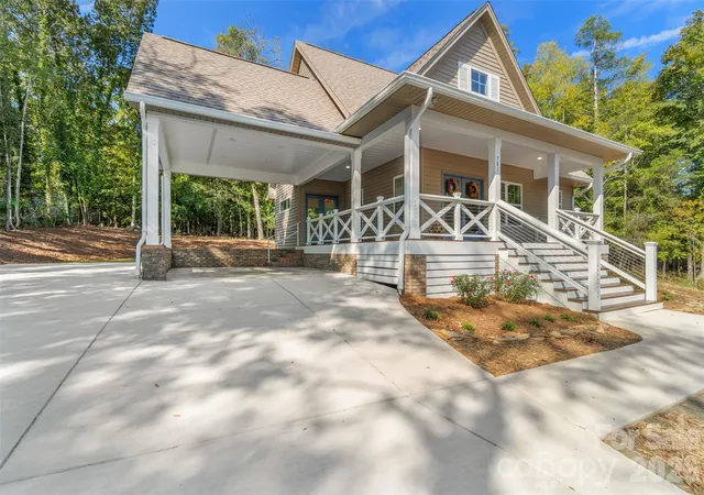 Photo 2 of Single family home for sale at 781 Berry Hl Dr, Norwood, NC 28128 | MLS# 4426761 | Listing updated on 2026-09-23
