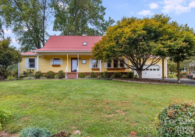 Photo 2 of Single family home for sale at 53 Armstrong Rd, Etowah, NC 28729 | MLS# 4426769 | Listing updated on 2026-09-23