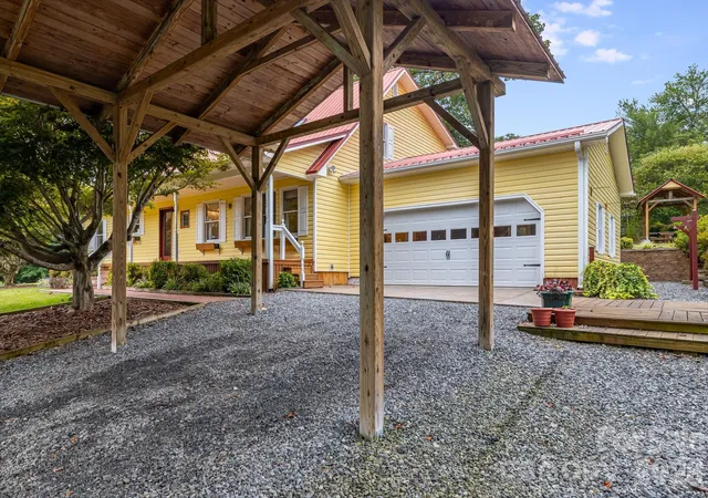 Photo 3 of Single family home for sale at 53 Armstrong Rd, Etowah, NC 28729 | MLS# 4426769 | Listing updated on 2026-09-23