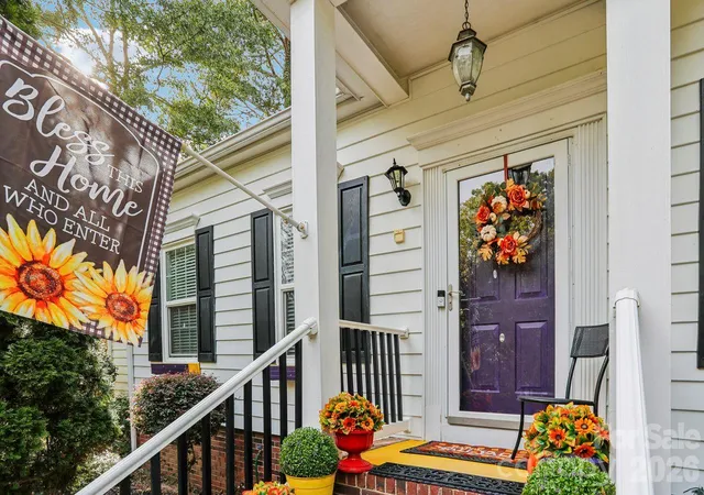Photo 3 of Single family home for sale at 1116 Somersby Ln, Matthews, NC 28105 | MLS# 4426771 | Listing updated on 2026-10-10