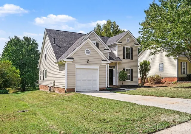 Photo 3 of Single family home for sale at 7117 Daerwood Pl, Charlotte, NC 28215 | MLS# 4426773 | Listing updated on 2026-09-22