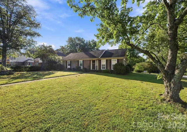 Photo 2 of Single family home for sale at 9100 Sandburg Ave, Charlotte, NC 28213 | MLS# 4426781 | Listing updated on 2026-09-23