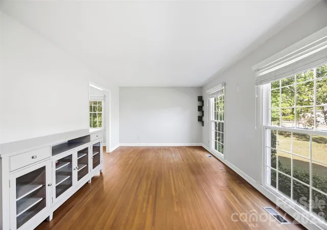 Photo 4 of Single family home for sale at 9100 Sandburg Ave, Charlotte, NC 28213 | MLS# 4426781 | Listing updated on 2026-09-23